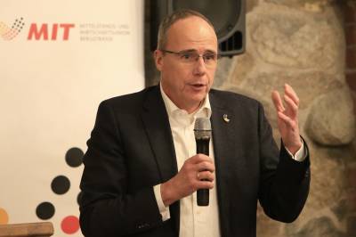 Hessens Innenminister Peter Beuth bei seiner Rede von den Gsten der MIT Sdhessen