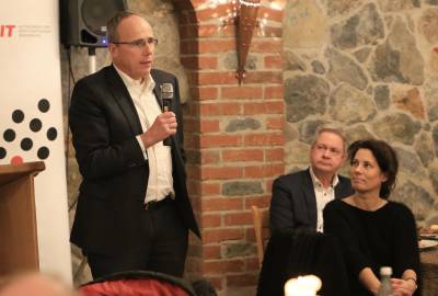 Der hessische Innenminister Peter Beuth beantwortet Fragen der Gste und stellt sich der Diskussion.