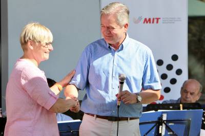 Abschließend bedankte sich Kreisvorsitzender Wilkes bei der Gastgeberin Christiane Hartmann in ihrem Hofgut für die tolle Atmosphäre, in der das Sommerfest in ihrem HofGut stattfinden konnte. 