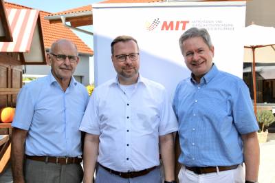 MIT-Mitglied Peter Hebauer, Metzger aus Lampertheim-Hofheim zusammen mit dem Ehrenvorsitzenden Werner Hartmann und dem Vorsitzenden der MIT Bergstraße und MIT Südhessen Matthias Wilkes