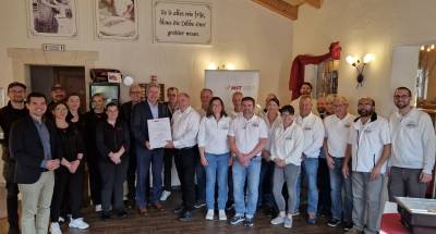 Gruppenaufnahme mit Vertretern der MIT Bergstrae, ehemals ausgezeichnete Preistrger und Mitarbeiter der Odenwlder Kochkserei.