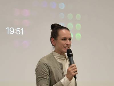 Dr Julia Dubowy, fhrte als Moderator durch den Abends