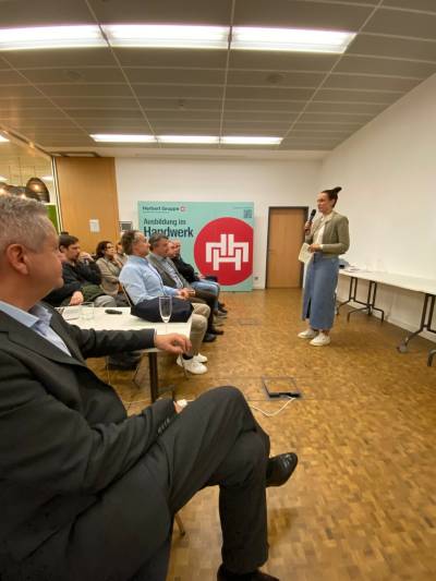 Dr Julia Dubowy, fhrte als Moderator durch den Abends