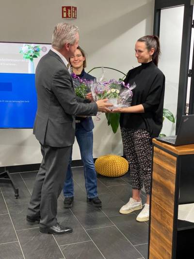 Vielen Dank Dr. Julia Dubowy, unsere Gastgeberin an diesem interessanten Abend