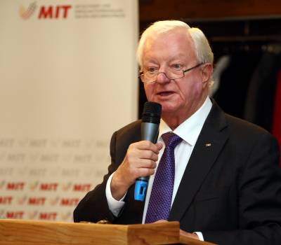 Herr Rudolf Seiter, Bundesminister a.D.  