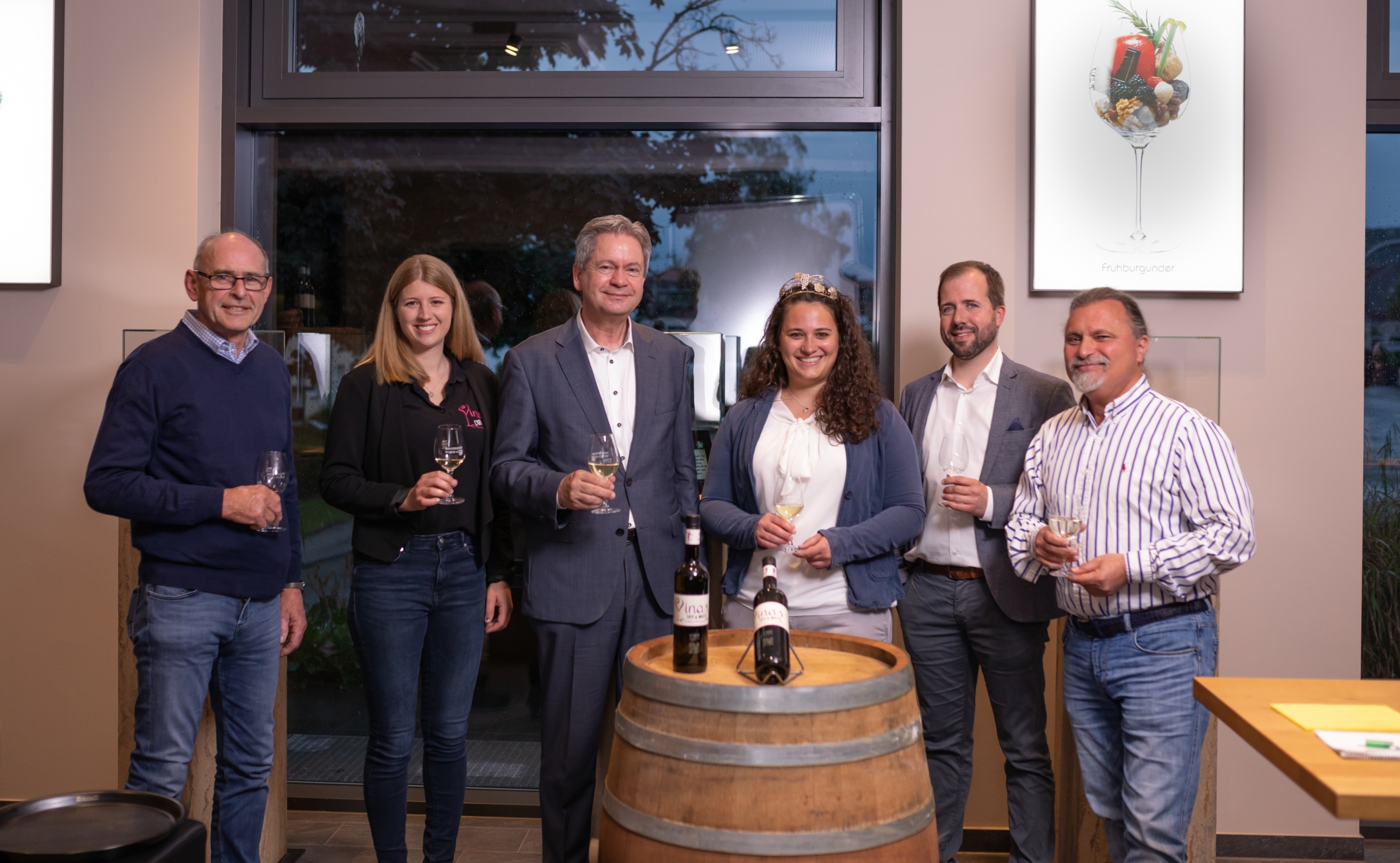 Gruppenbild v.l.n.r.: Werner Hartmann, Ehrenvorsitzender der MIT Bergstrasse, Caroline Guthier, Jungwinzerinnenvereinigung Vinas, Matthias Wilkes, Landrat a.D. und Vorsitzender der MIT Bergstrasse, Heike Knapp, Gebietsweinknigin Bergstrasse, Dr. Alexande